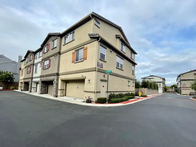 $1,100,000 | 24500 Autumn Mist Way, Hayward, CA 94544