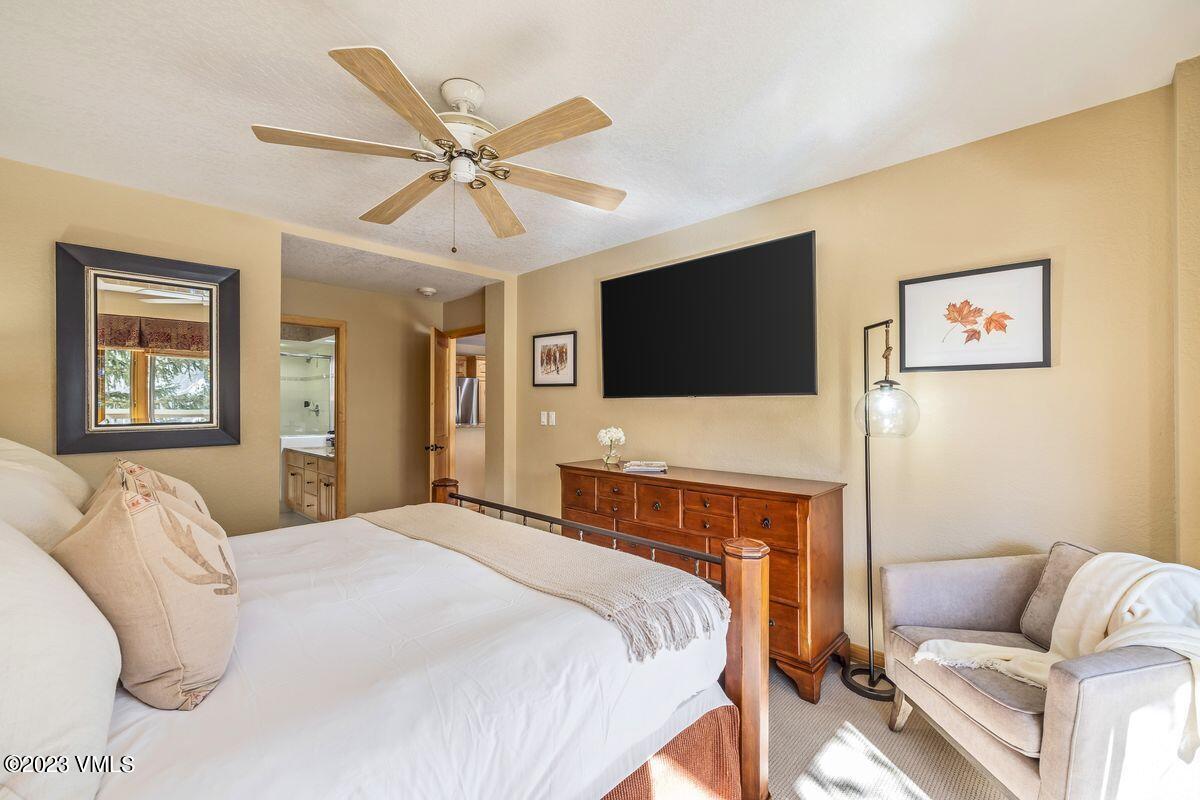 210 Offerson Road, Unit R225 Beaver Creek, CO 81620 - Photo 13 of 42 a bedroom with a bed and a flat screen tv