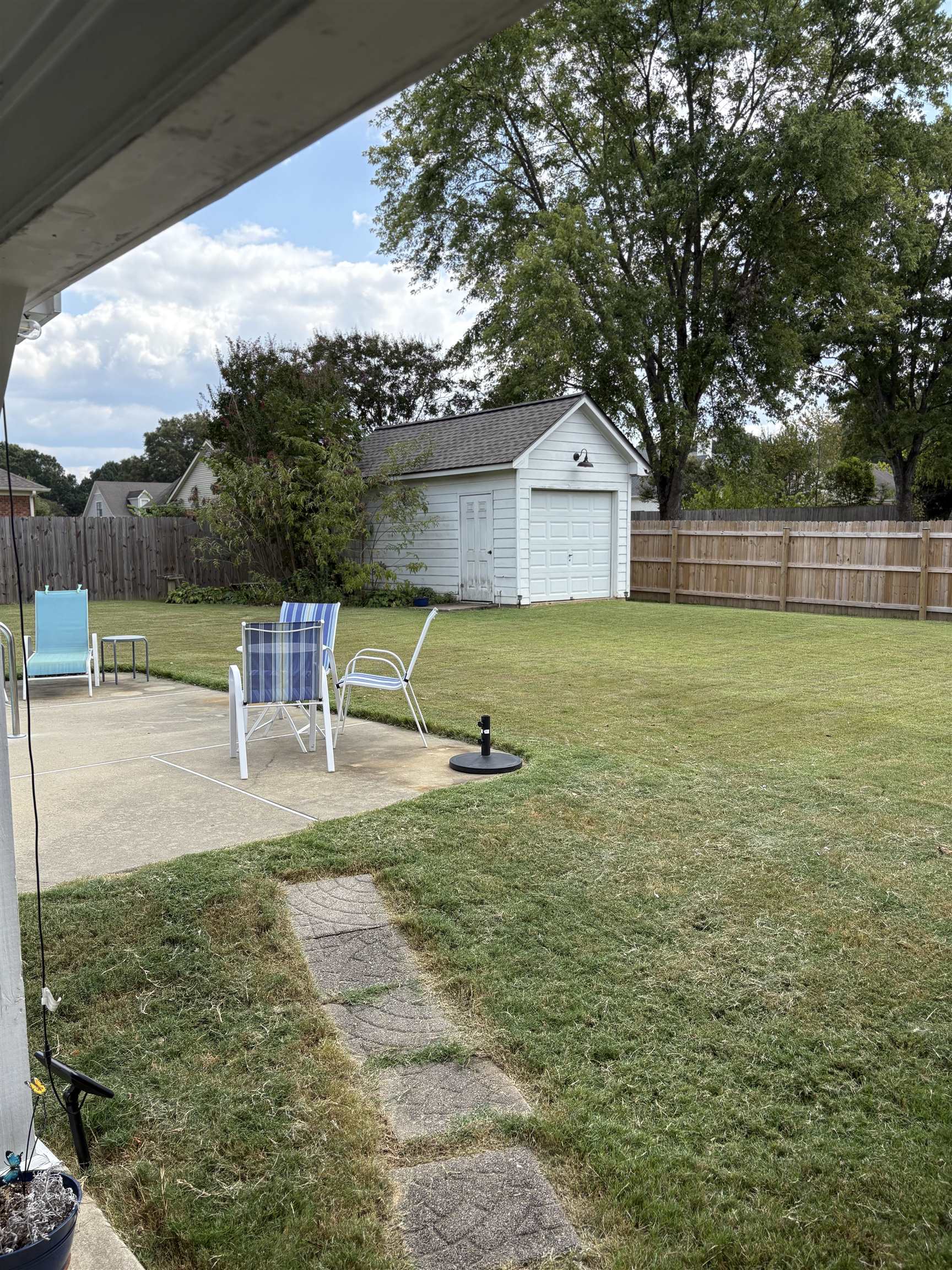 488 Old Collierville Arlington Road Collierville, TN 38017 - Photo 23 of 23 a backyard of a house with table and chairs