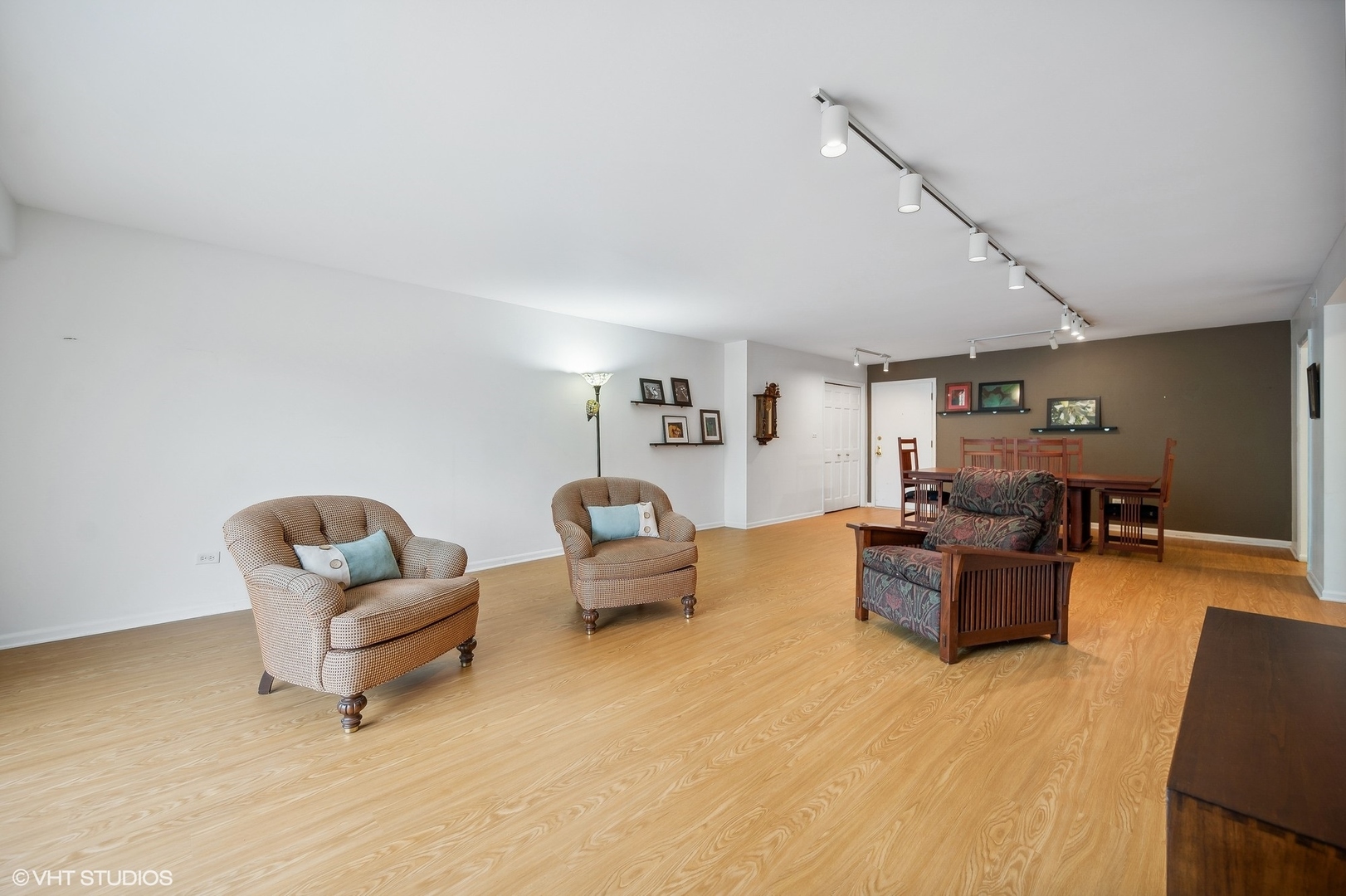 134 Green Bay Road, Unit 106 Winnetka, IL 60093 - Photo 3 of 14 Gallery Image 3