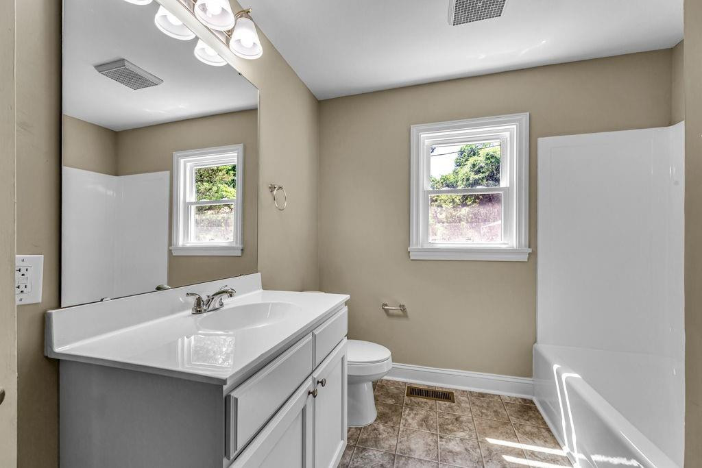 827 Edgemont Road Greensboro, NC 27406 - Photo 15 of 26 Gallery Image 15