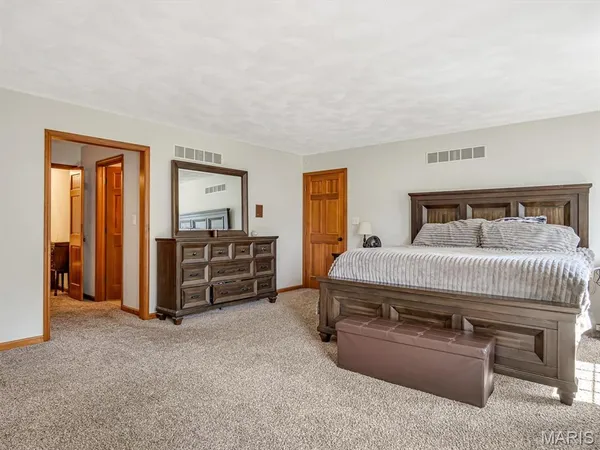 $499,999 | 4057 Bur Oak Drive, Smithton, IL 62285