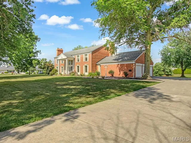 $499,999 | 4057 Bur Oak Drive, Smithton, IL 62285