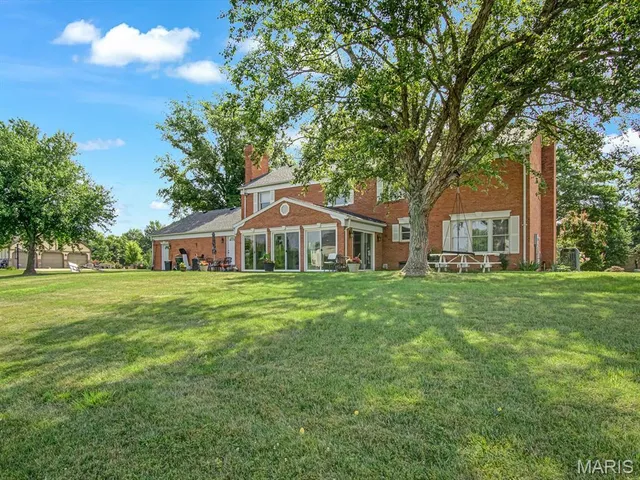 $499,999 | 4057 Bur Oak Drive, Smithton, IL 62285