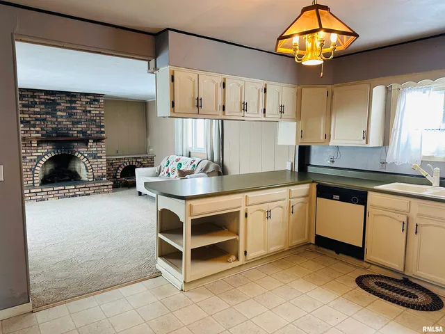 $125,000 | 402 North Madison Avenue, Wyoming, IL 61491