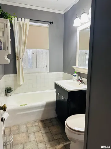 $125,000 | 402 North Madison Avenue, Wyoming, IL 61491