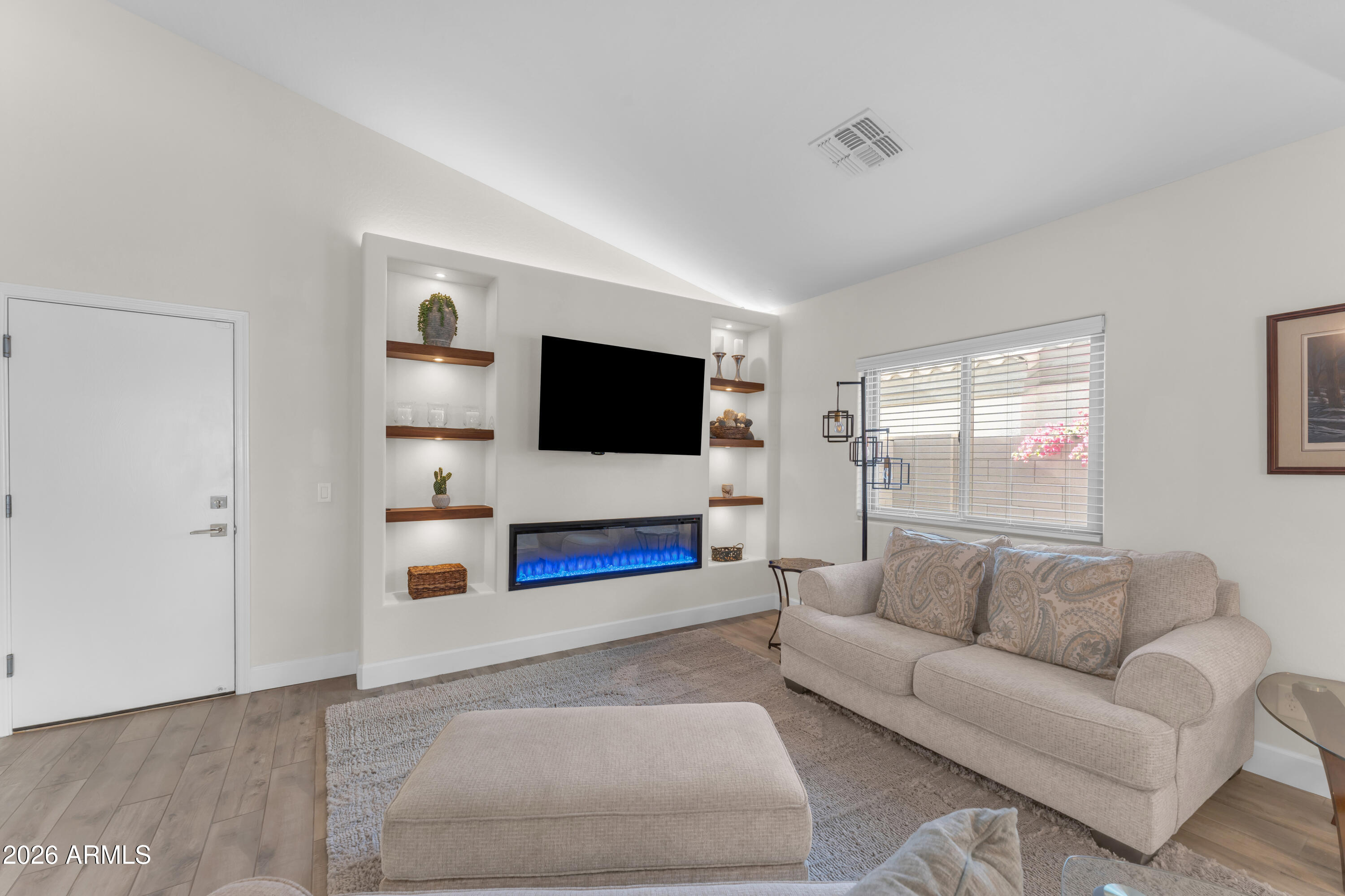 2522 East Mine Creek Road Phoenix, AZ 85024 - Photo 5 of 54 DSC09048