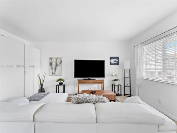 $1,800 | 3220 Northeast 10th Street, Unit 5, Pompano Beach, FL 33062