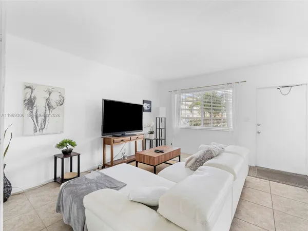 $1,800 | 3220 Northeast 10th Street, Unit 5, Pompano Beach, FL 33062