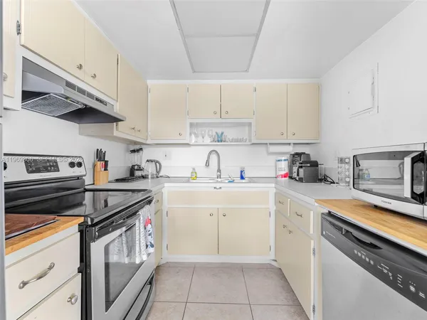 $1,800 | 3220 Northeast 10th Street, Unit 5, Pompano Beach, FL 33062