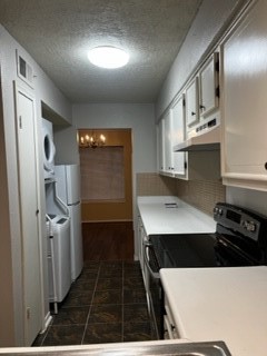 Kitchen includes washer, dryer and refrigerator