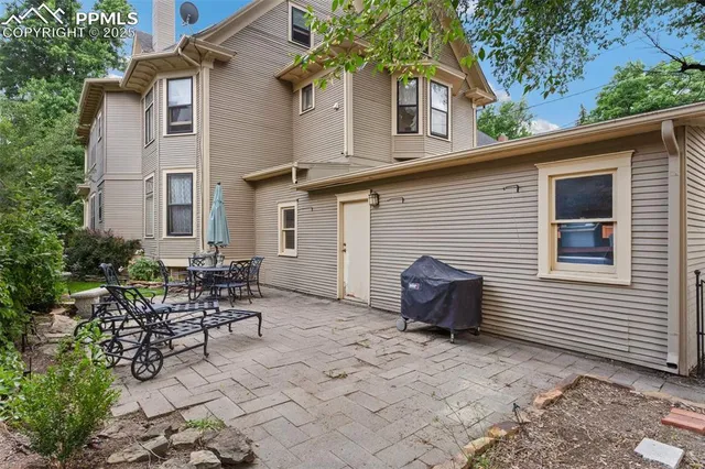 a view of an entryway with staircase