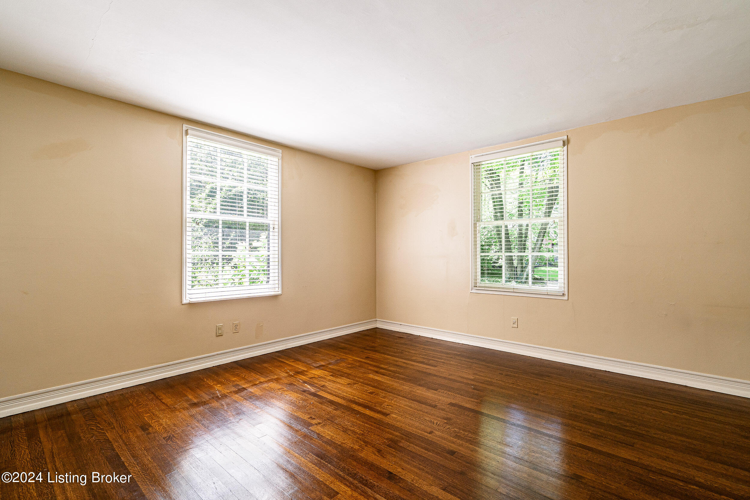 577 Upland Road Louisville, KY 40206 - Photo 27 of 56 577 Upland Rd-38