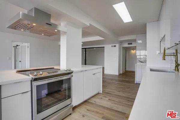 $5,400 | 435 North Oakhurst Drive, Unit 903, Beverly Hills, CA 90210