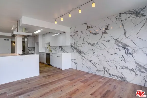 $5,400 | 435 North Oakhurst Drive, Unit 903, Beverly Hills, CA 90210