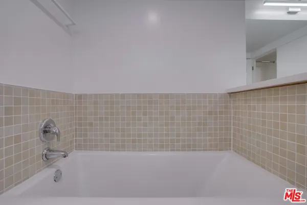 $5,400 | 435 North Oakhurst Drive, Unit 903, Beverly Hills, CA 90210