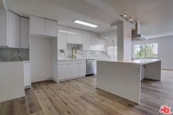 $5,400 | 435 North Oakhurst Drive, Unit 903, Beverly Hills, CA 90210
