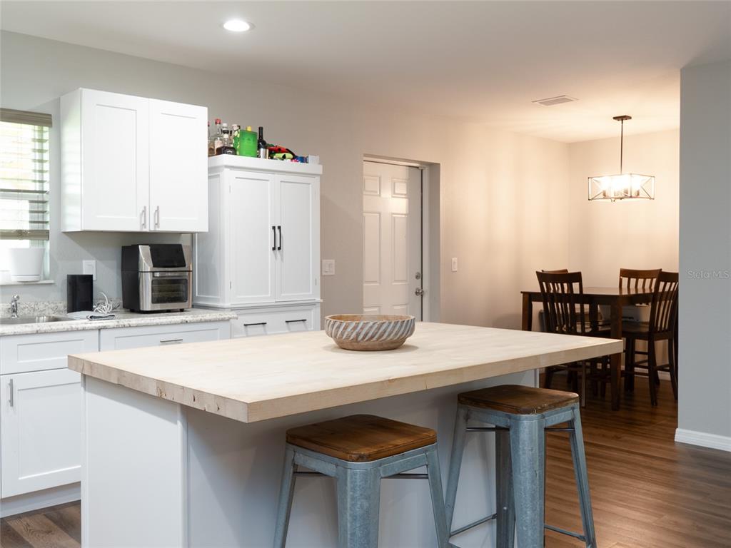 1833 Southeast Tangelo Drive Arcadia, FL 34266 - Photo 13 of 38 a kitchen with a table and chairs in it