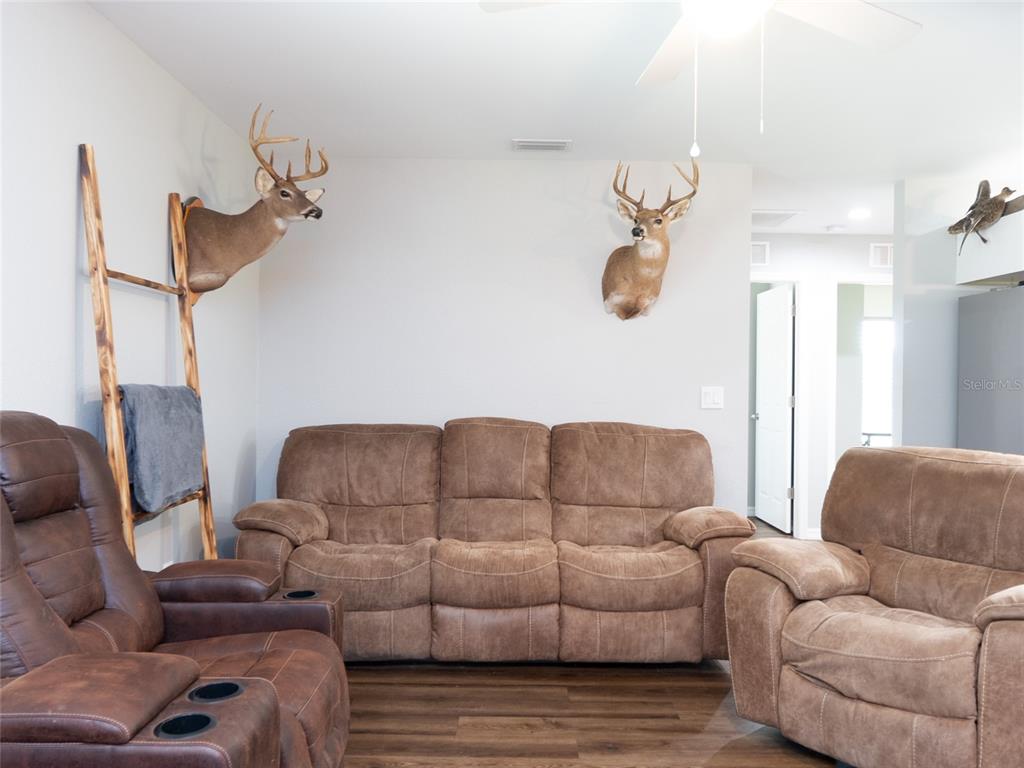 1833 Southeast Tangelo Drive Arcadia, FL 34266 - Photo 5 of 38 a living room with furniture