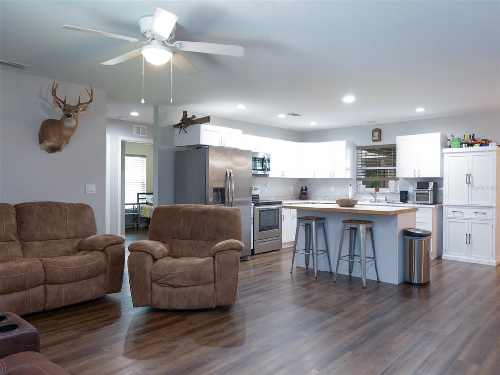 1833 Southeast Tangelo Drive Arcadia, FL 34266 - Photo 9 of 38 a living room with furniture kitchen and a wooden floor