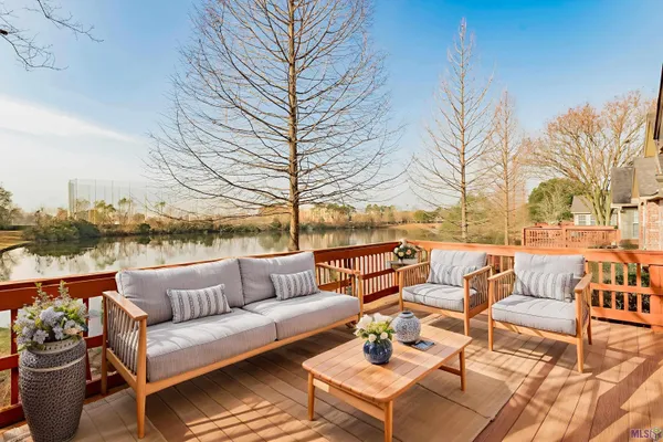 $279,500 | 7111 Village Charmant Drive, Unit 170, Baton Rouge, LA 70809