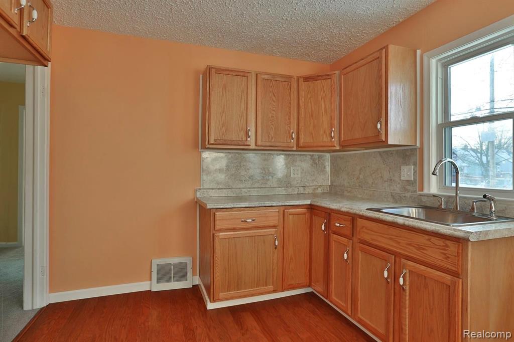 1959 Goddard Road Lincoln Park, MI 48146 - Photo 15 of 20