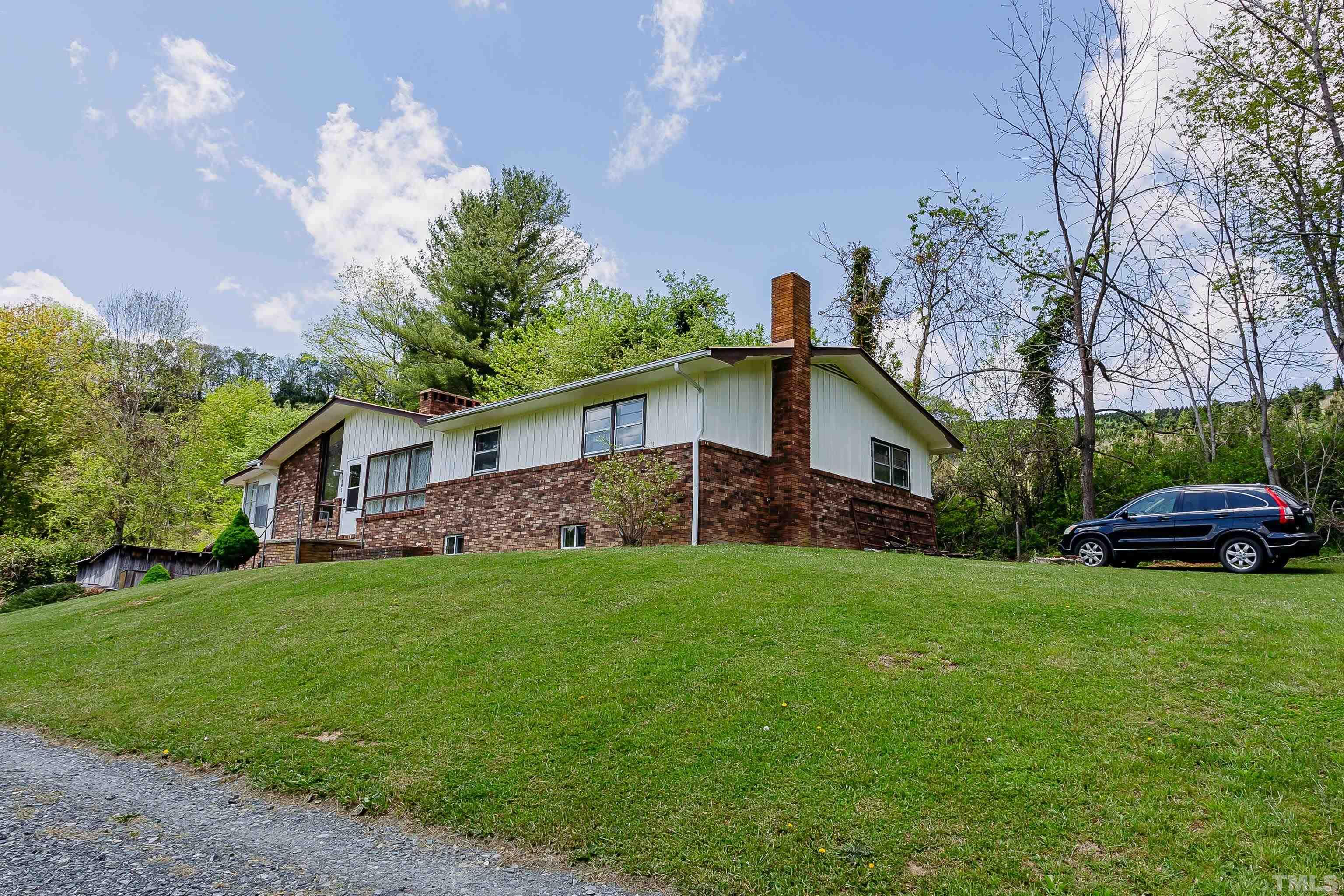 601 Fees Branch Road Lansing, NC 28643 - Photo 12 of 72