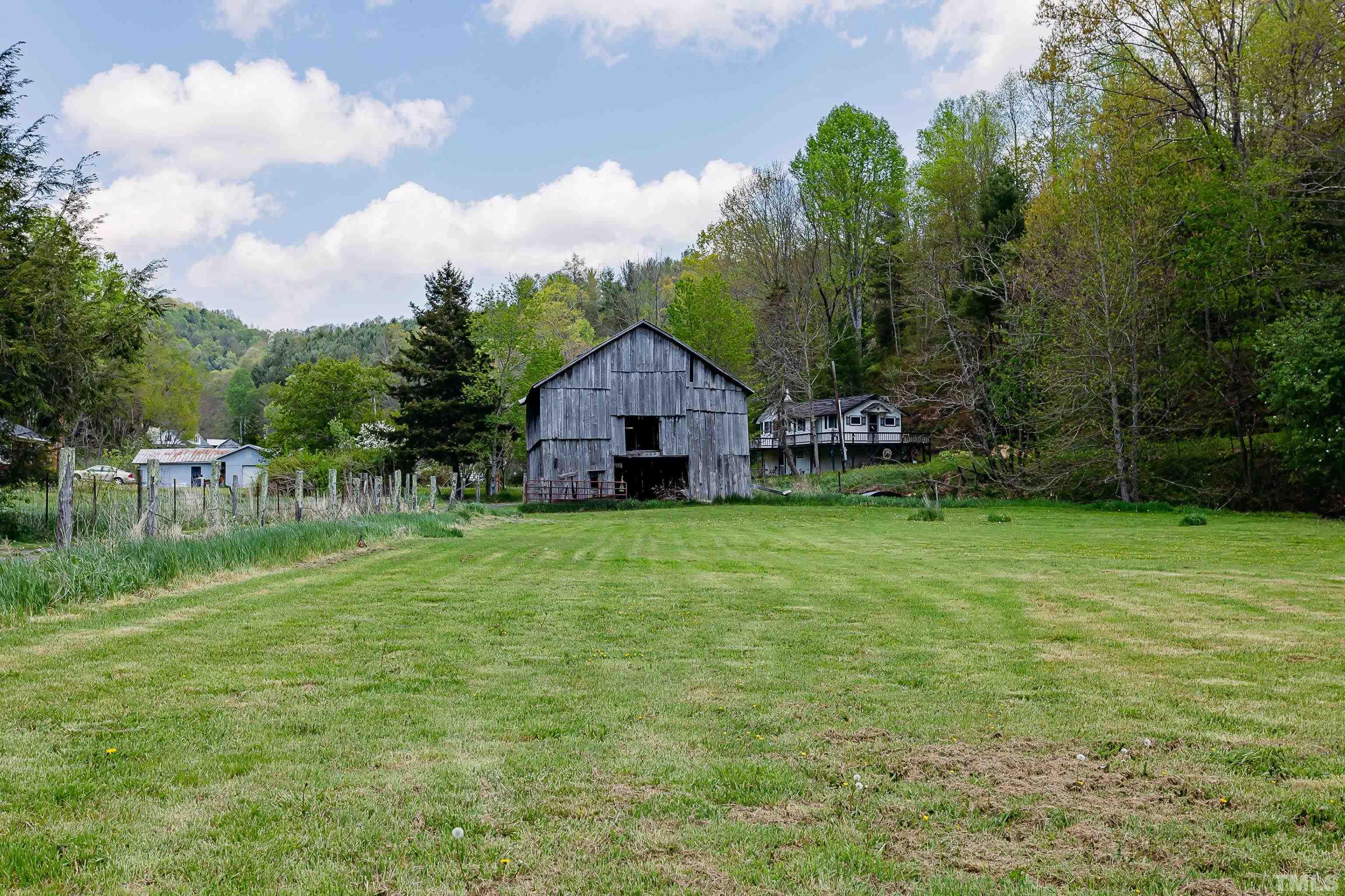 601 Fees Branch Road Lansing, NC 28643 - Photo 13 of 72
