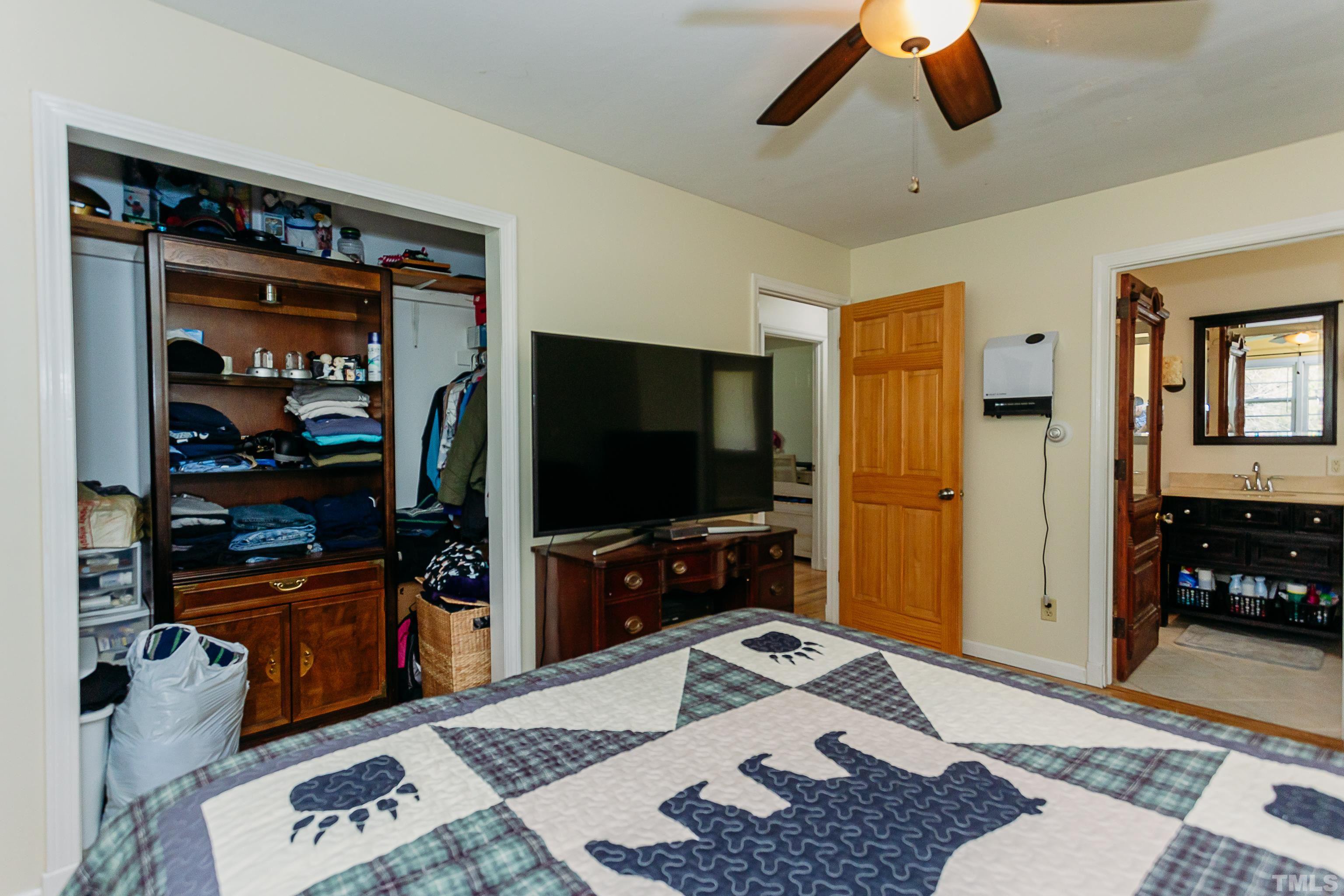 601 Fees Branch Road Lansing, NC 28643 - Photo 41 of 72 a living room with furniture and a flat screen tv