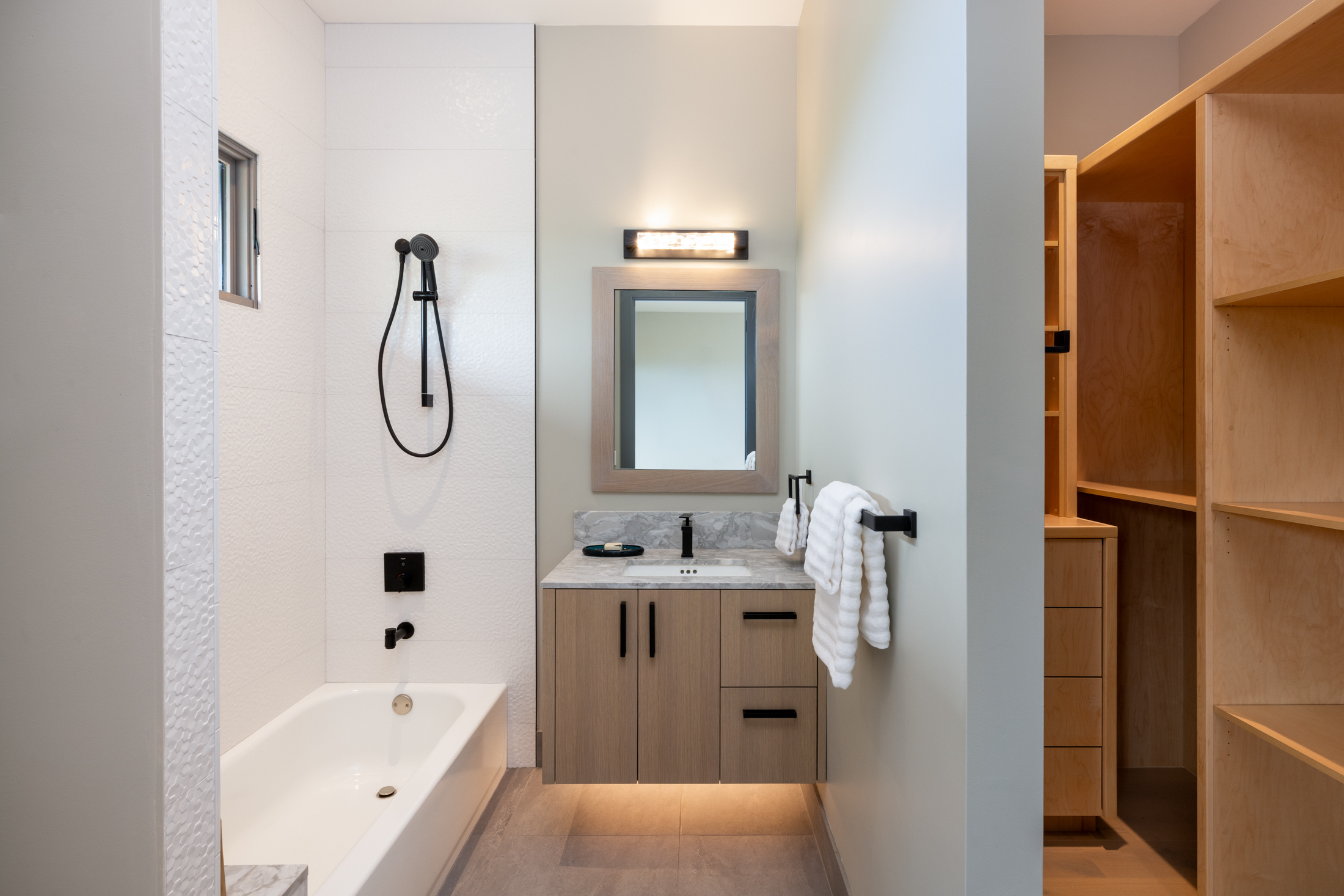 81-6513 Laupai Way Captain Cook, HI 96704 - Photo 24 of 30 a bathroom with a bathtub sink and mirror