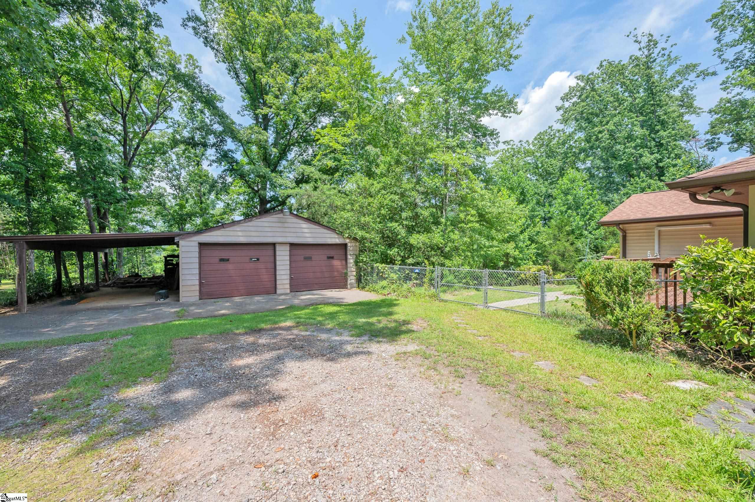 116 Sycamore Drive Marietta, SC 29661 - Photo 33 of 37