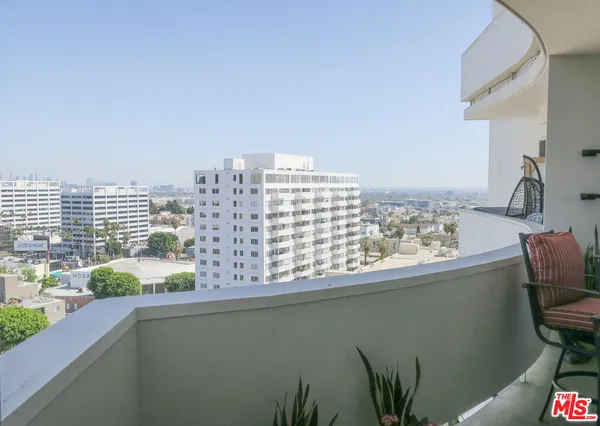 $4,000 | 7250 Franklin Avenue, Unit 801, Los Angeles, CA 90046