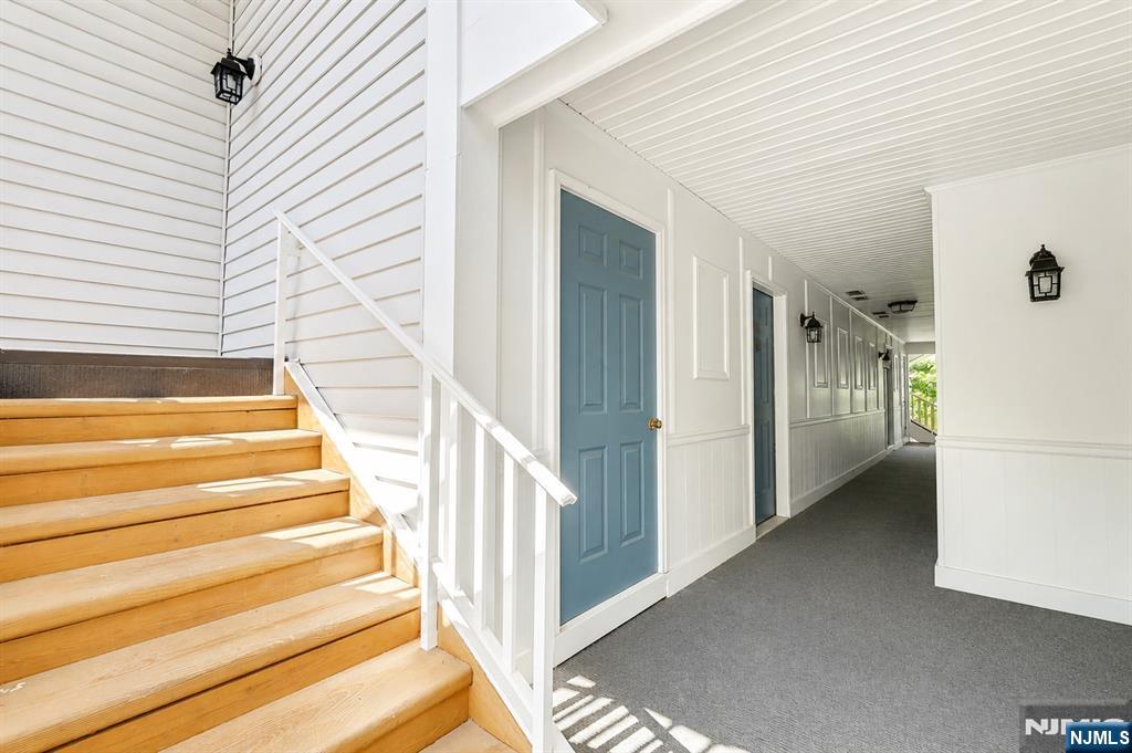 601 Lilac Lane Mahwah, NJ 07430 - Photo 3 of 30