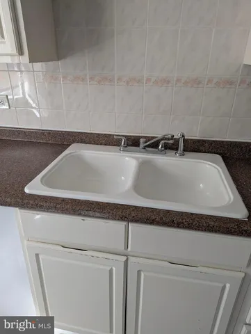 a close view of sink and tap