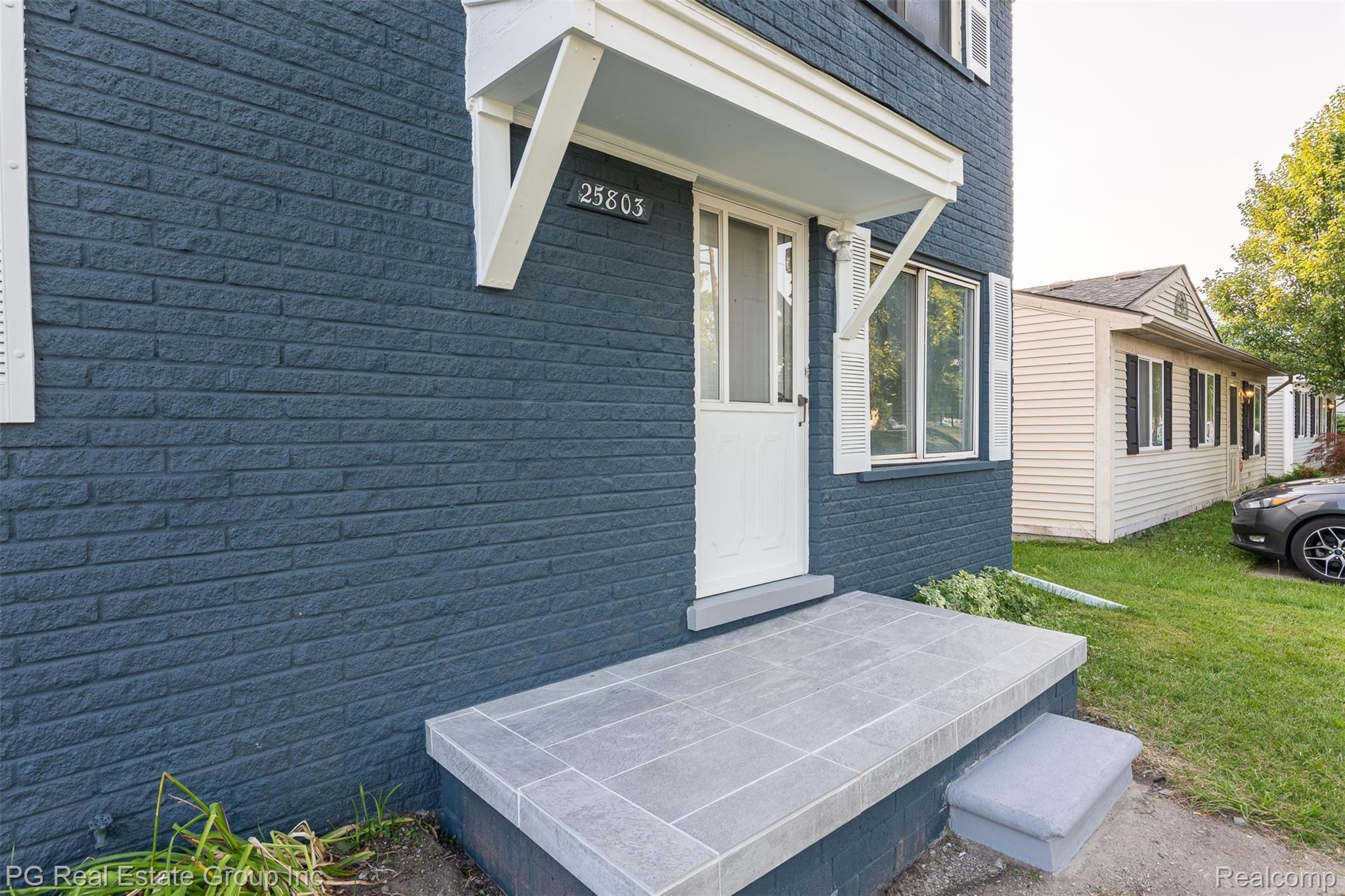 25803 Shoenherr Rd-4.jpg