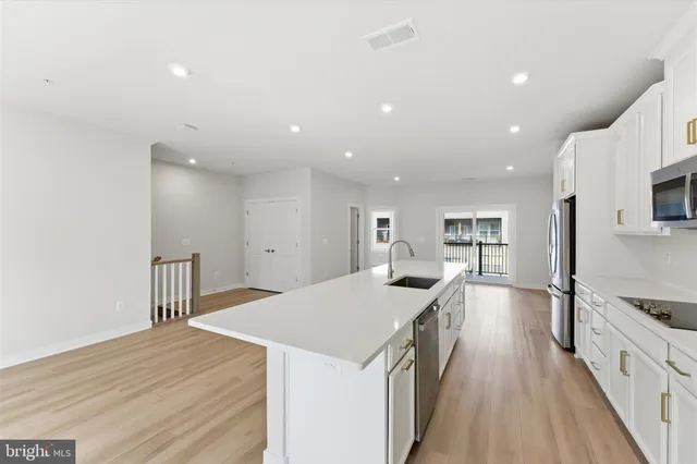 $649,900 | 43812 Middleway Terrace, Ashburn, VA 20147