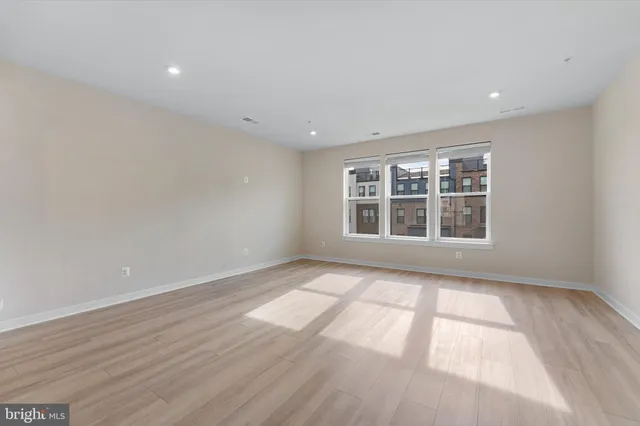 $649,900 | 43812 Middleway Terrace, Ashburn, VA 20147