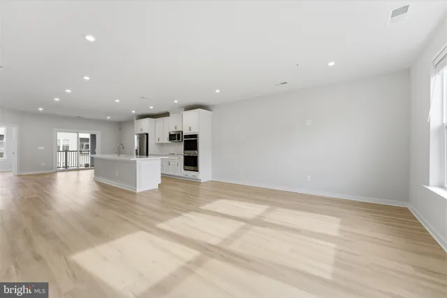 $649,900 | 43812 Middleway Terrace, Ashburn, VA 20147