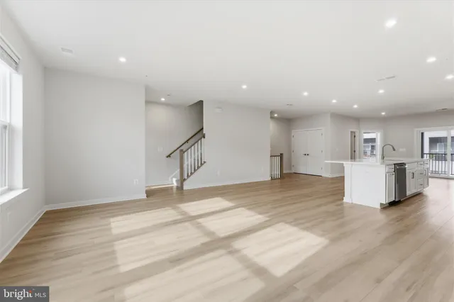 $649,900 | 43812 Middleway Terrace, Ashburn, VA 20147