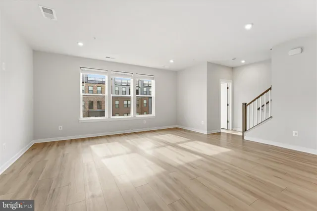 $649,900 | 43812 Middleway Terrace, Ashburn, VA 20147