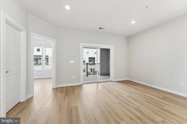 $649,900 | 43812 Middleway Terrace, Ashburn, VA 20147