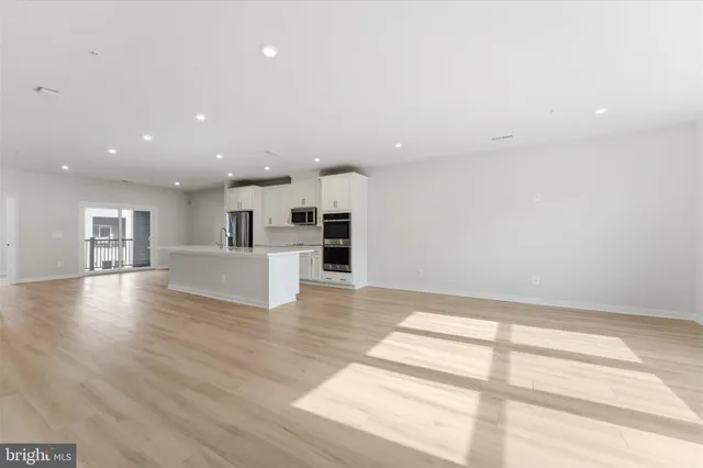 $649,900 | 43812 Middleway Terrace, Ashburn, VA 20147