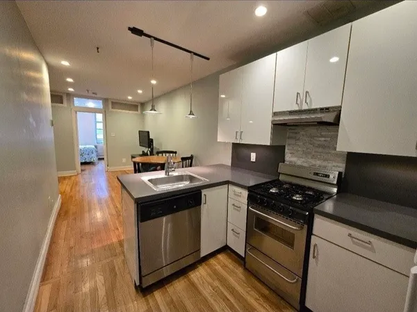 $3,700 | 129 Clinton Street, Unit 3, Hoboken, NJ 07030