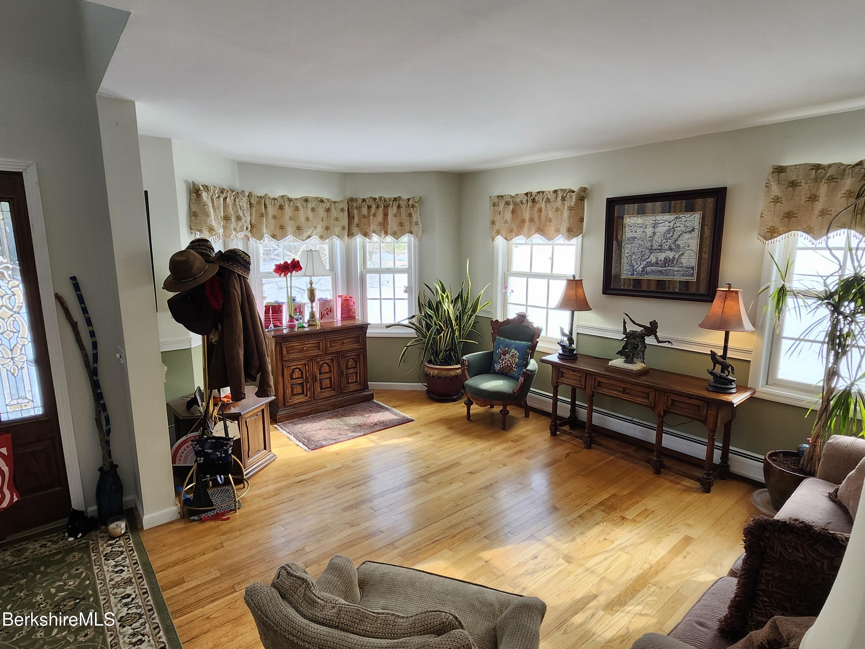 10 Lillybrook Road Pittsfield, MA 01201 - Photo 41 of 91 Livingroom