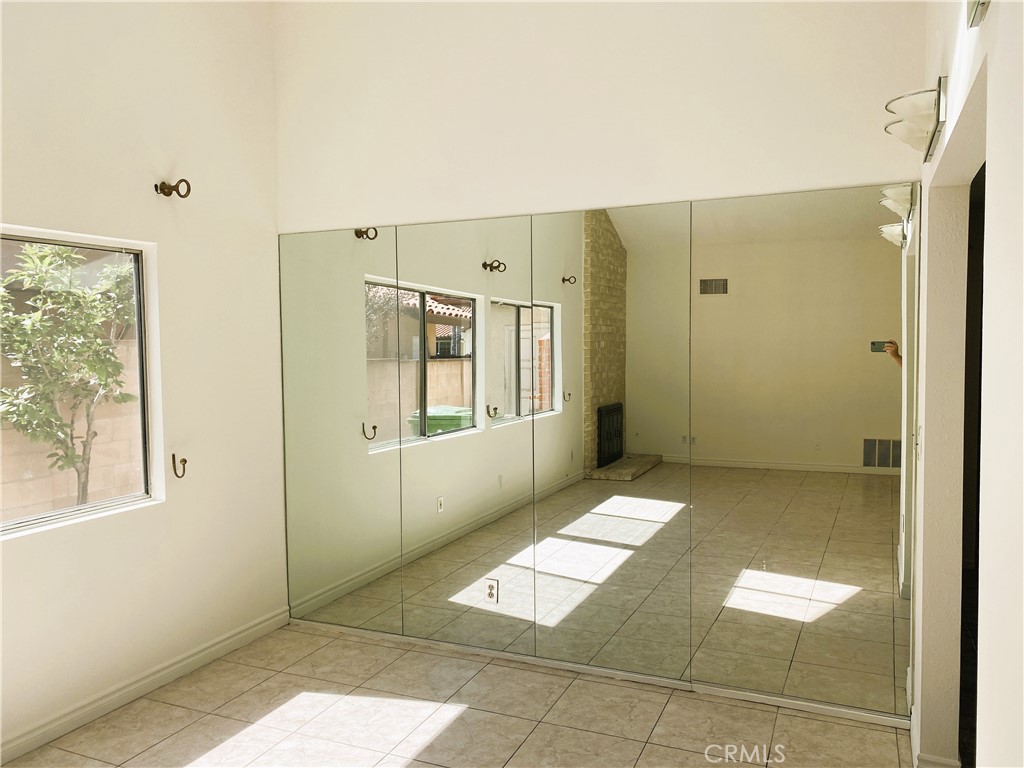 9257 La Shell Drive Tujunga, CA 91042 - Photo 6 of 24