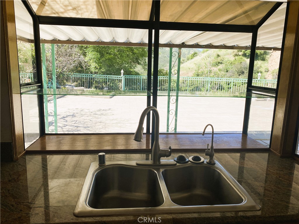 9257 La Shell Drive Tujunga, CA 91042 - Photo 9 of 24