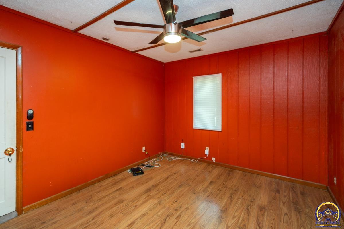 3551 Southwest Westview Avenue Topeka, KS 66611 - Photo 15 of 19