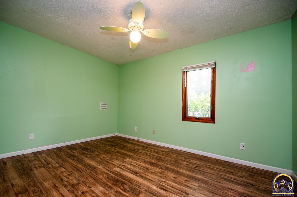 3551 Southwest Westview Avenue Topeka, KS 66611 - Photo 4 of 19