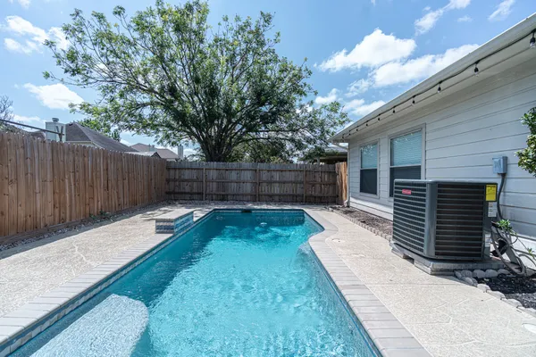 $2,400 | 3143 West Hampton Drive, Houston, TX 77082