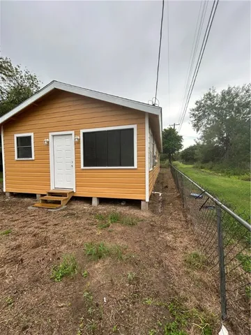 $975 | 309 South Baxter Street, Premont, TX 78375